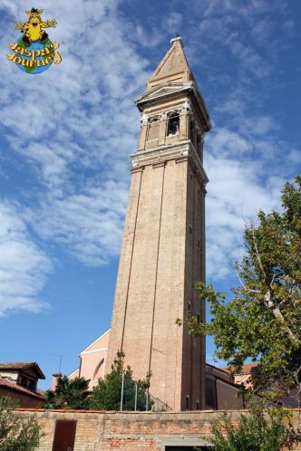 The tower of Burano's San Martino church could give Pisa a run for its money