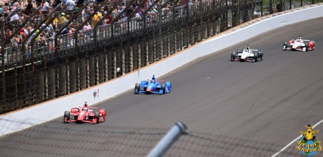 Scott Dixon, the pole sitter, is the early leader, followed by Tony Kanaan, Will Power and Simon Pagenaud