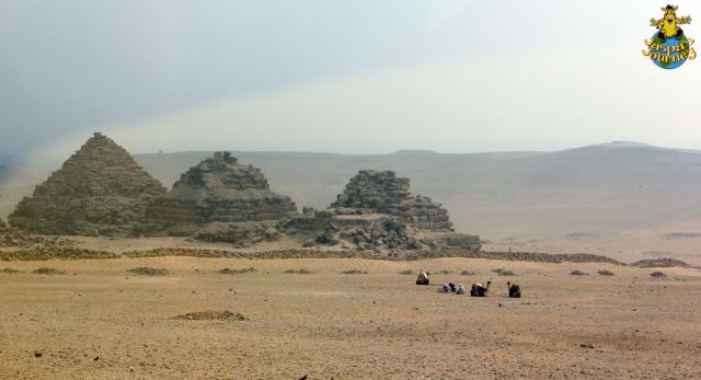 Queen's Pyramids associated with the Pyramid of Menkaura 