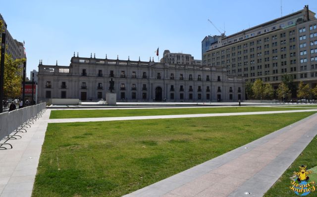 Palacio de La Moneda from Plaza de la Ciudadanía